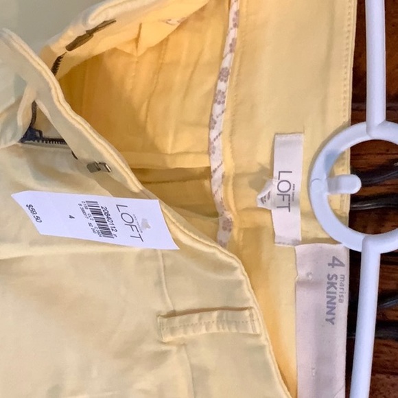 NWT Loft yellow Marissa skinny, straight through hip capris Size 4. - Picture 4 of 5